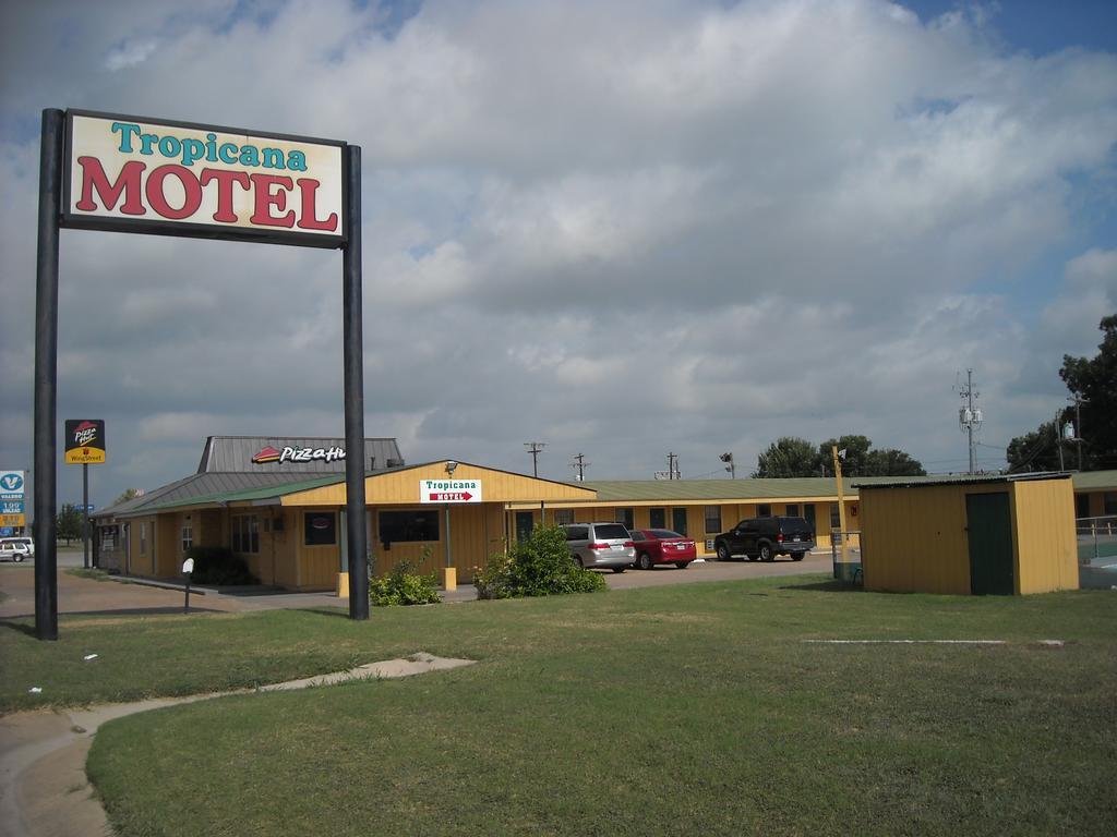 Tropicana Motel Bastrop Exterior foto