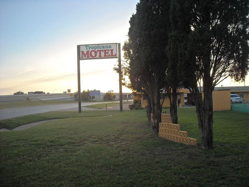 Tropicana Motel Bastrop Exterior foto